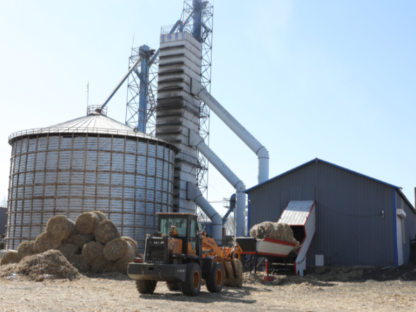 煤價上漲，糧食烘干用上生物質秸稈大包直燃熱風爐，一年省下30萬